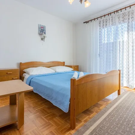 Apartman Tomic A Mazuranica 1 - Hr-09435-01 By Interhome *